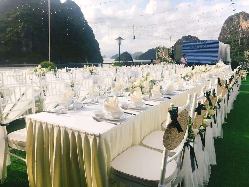 ghế chiavari tiệc